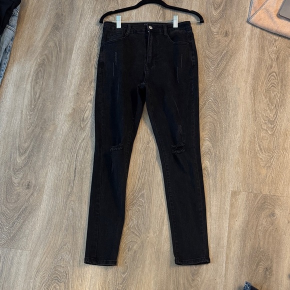 Kittenish Denim - Kittenish- Classic Black Women's Jeans- size medium